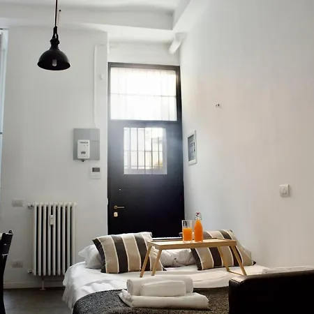 Ample 2-br Space 1 Min To Romolo M2 Apartman Milánó