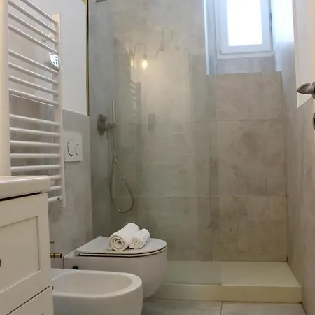 Ample 2-br Space 1 Min To Romolo M2 公寓 *