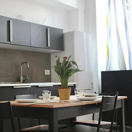 Ample 2-br Space 1 Min To Romolo M2 * 밀라노