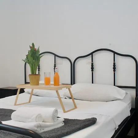 Ample 2-br Space 1 Min To Romolo M2 아파트